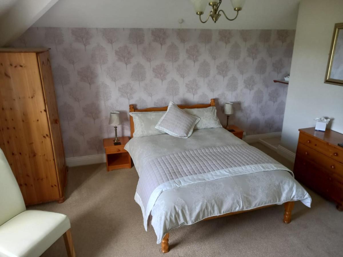 Bron Rhiw Guest House คริกเคียธ ภายนอก รูปภาพ