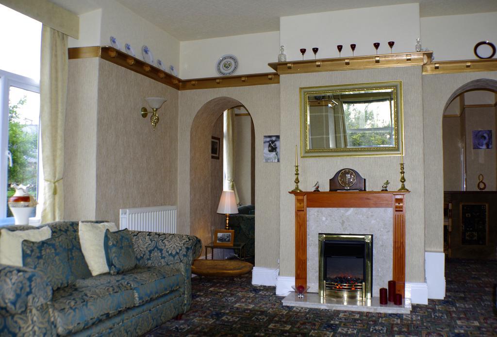 Bron Rhiw Guest House คริกเคียธ ภายนอก รูปภาพ