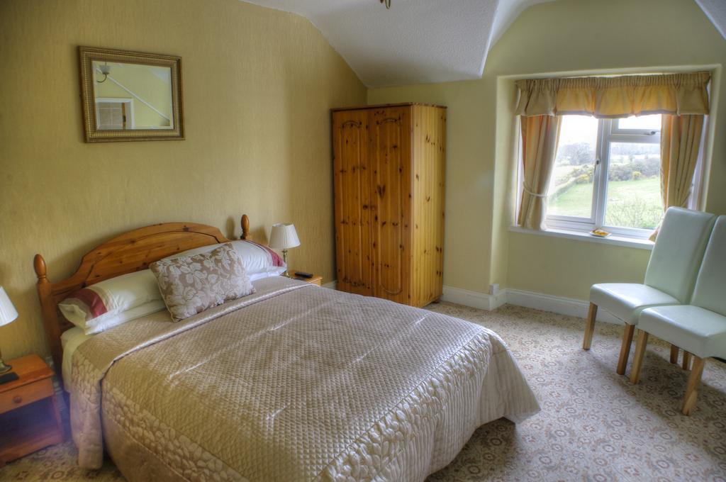 Bron Rhiw Guest House คริกเคียธ ภายนอก รูปภาพ