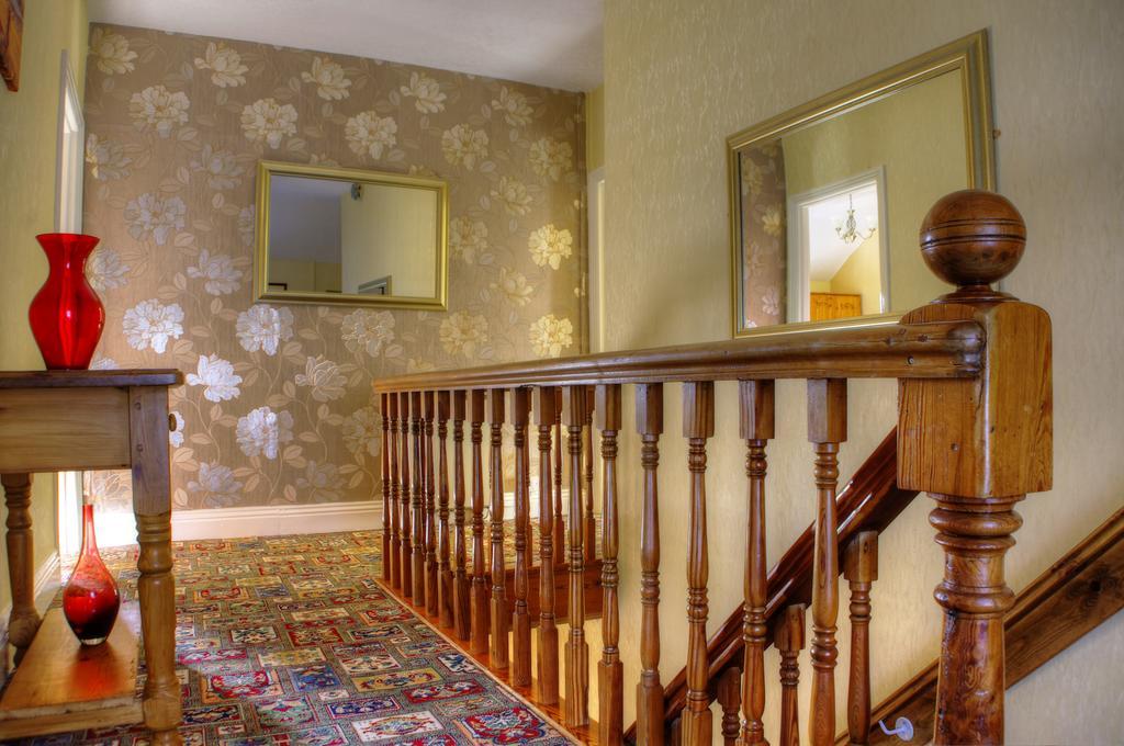 Bron Rhiw Guest House คริกเคียธ ภายนอก รูปภาพ