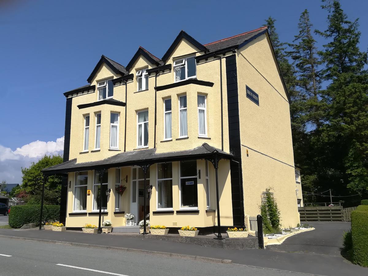 Bron Rhiw Guest House คริกเคียธ ภายนอก รูปภาพ
