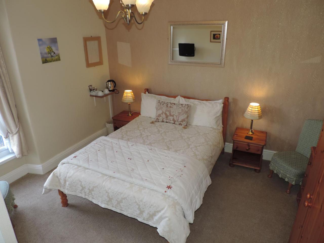 Bron Rhiw Guest House คริกเคียธ ภายนอก รูปภาพ