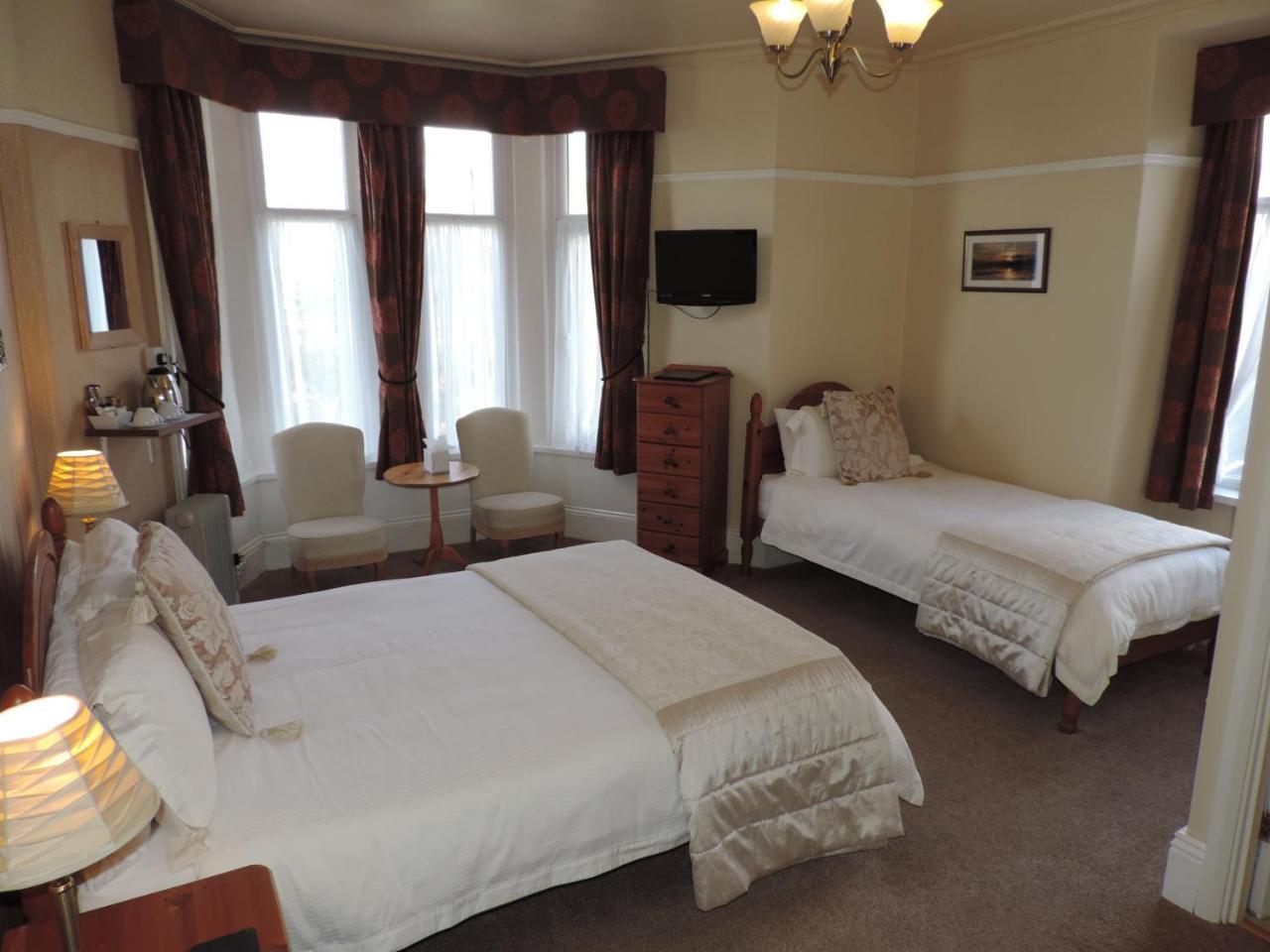 Bron Rhiw Guest House คริกเคียธ ภายนอก รูปภาพ