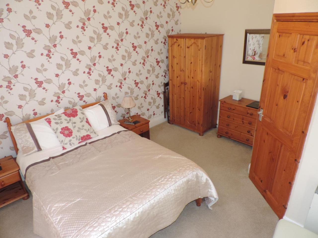Bron Rhiw Guest House คริกเคียธ ภายนอก รูปภาพ