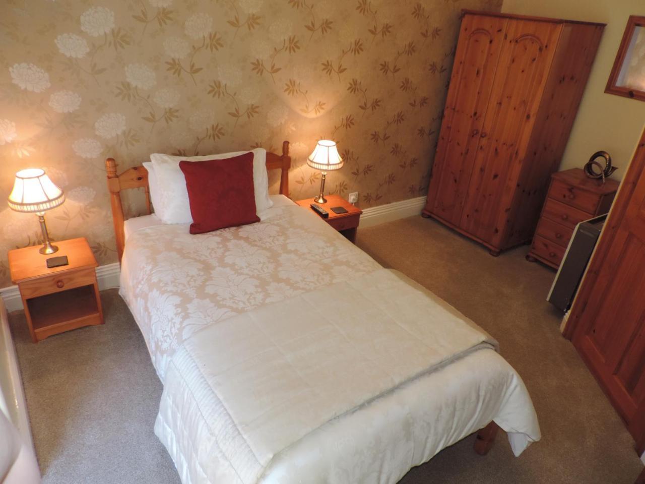 Bron Rhiw Guest House คริกเคียธ ภายนอก รูปภาพ
