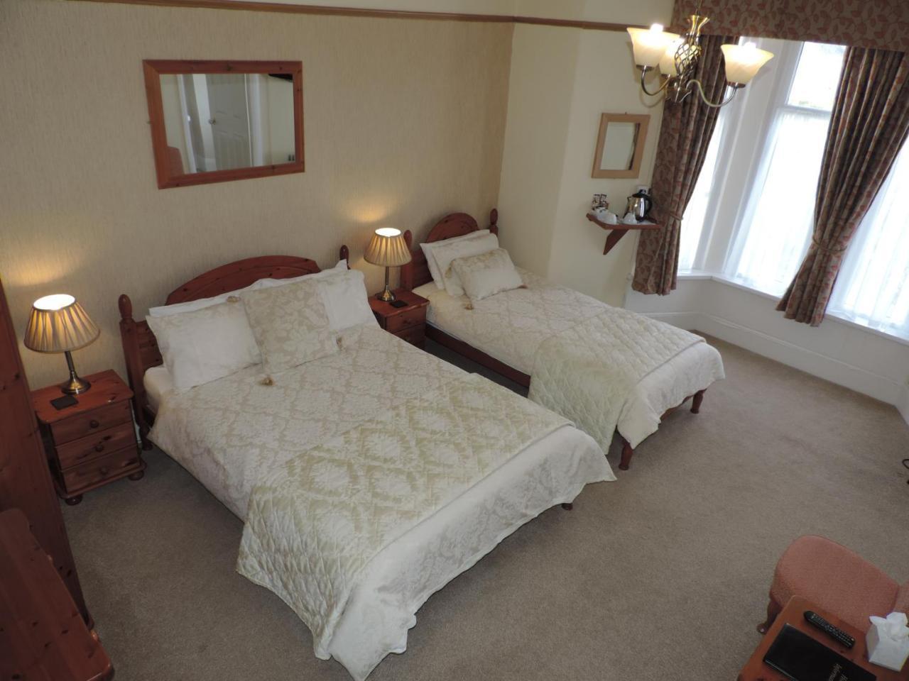 Bron Rhiw Guest House คริกเคียธ ภายนอก รูปภาพ