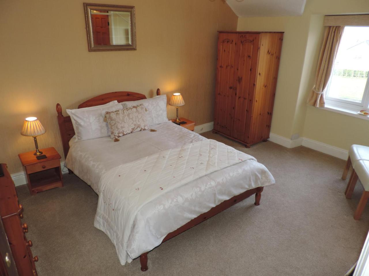 Bron Rhiw Guest House คริกเคียธ ภายนอก รูปภาพ