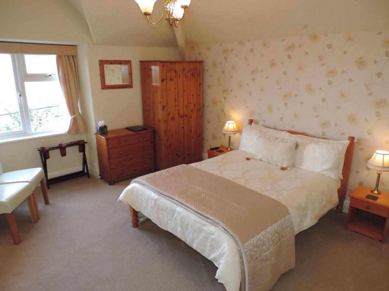 Bron Rhiw Guest House คริกเคียธ ภายนอก รูปภาพ